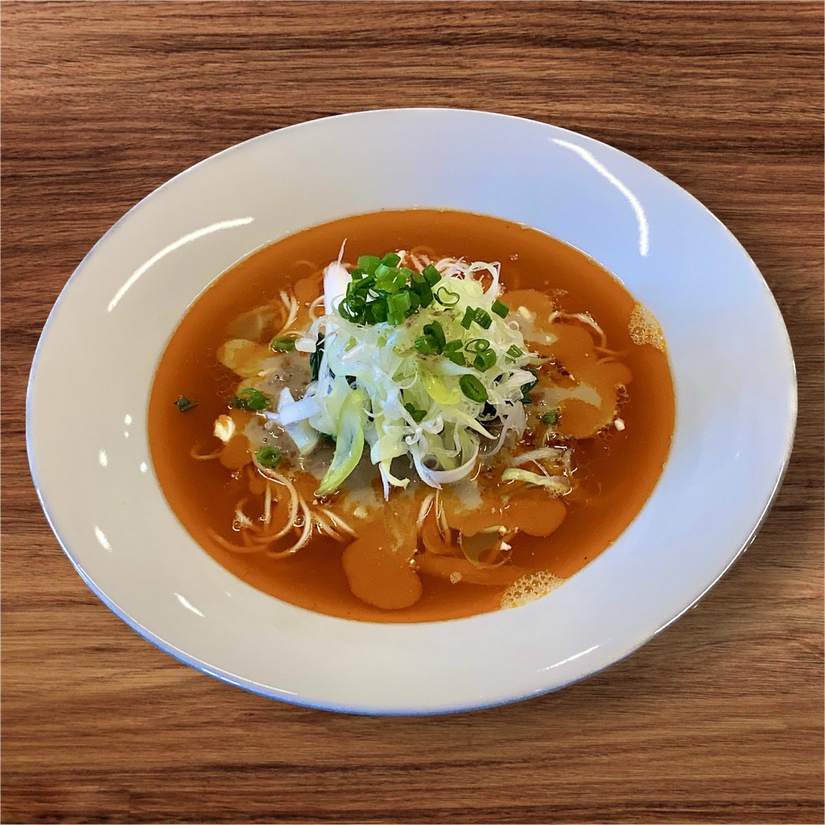 RAMENLABREN's tweet photo. 煉の隠れ推しメニュー✨

『坦々麺』

手作りのラー油と辛味、ごまペースト、ひき肉がストレート麺に絡むクセにな���1杯です🍜

お好みで山椒を��けて痺れIN！！

リピーター続出の隠れ人気メニューです☺️✨ https://t.co/PcBhYT2mjW