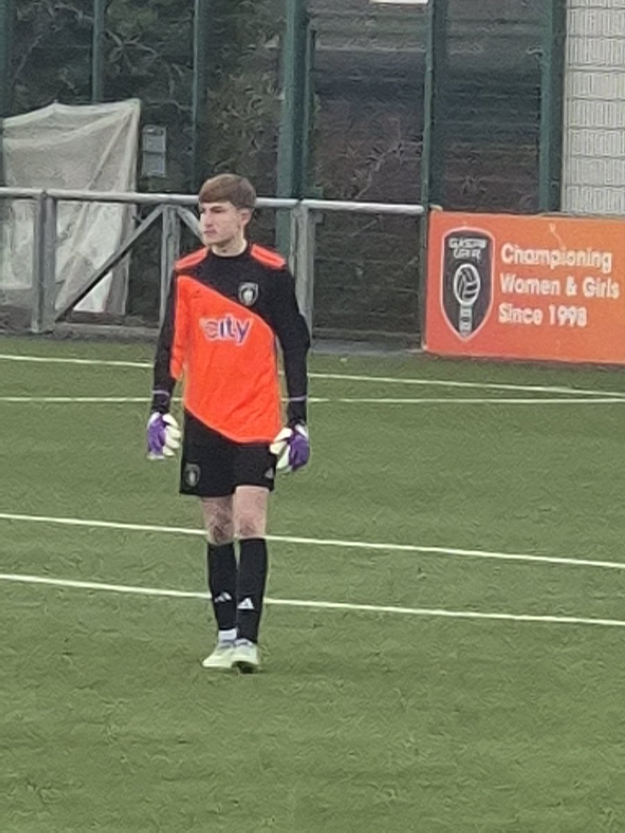HazelStiven's tweet photo. 1st game of 2025 (U16 friendly) Penalty Save 🥅⚽️ @Maxiboy991 https://t.co/BycCSJcsB3