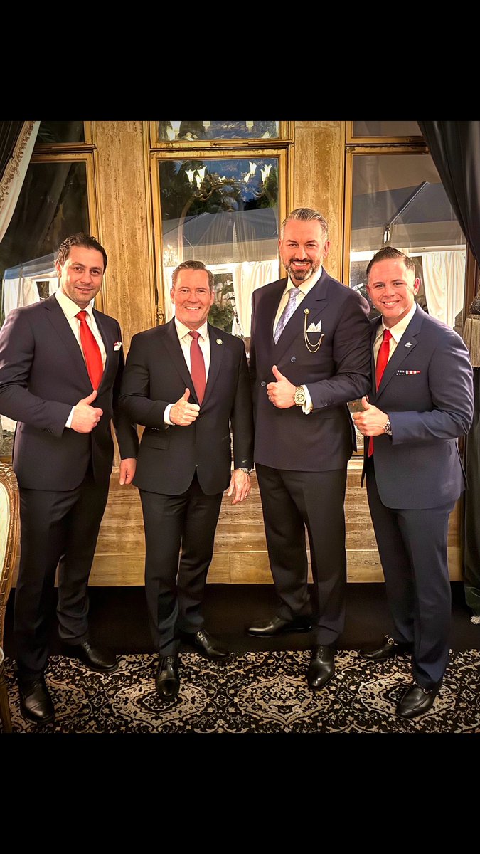 dragossp's tweet photo. Întâlnire la reședința Președintelui Statelor Unite Donald J. Trump -  Mar-a-Lago 🙏🇺🇸🇷🇴🙏
Am avut onoarea de a purta discuții despre România cu domnul Mike Waltz, Consultant pe Securitate Națională al Statelor Unite ale Americii în cadrul administrației președintelui Donald J. Trump.

#UnitedStatesOfAmerica #Politics #USA #SufletdeRoman🇷🇴 #Romania #WorldPeace #AlegeriLibere