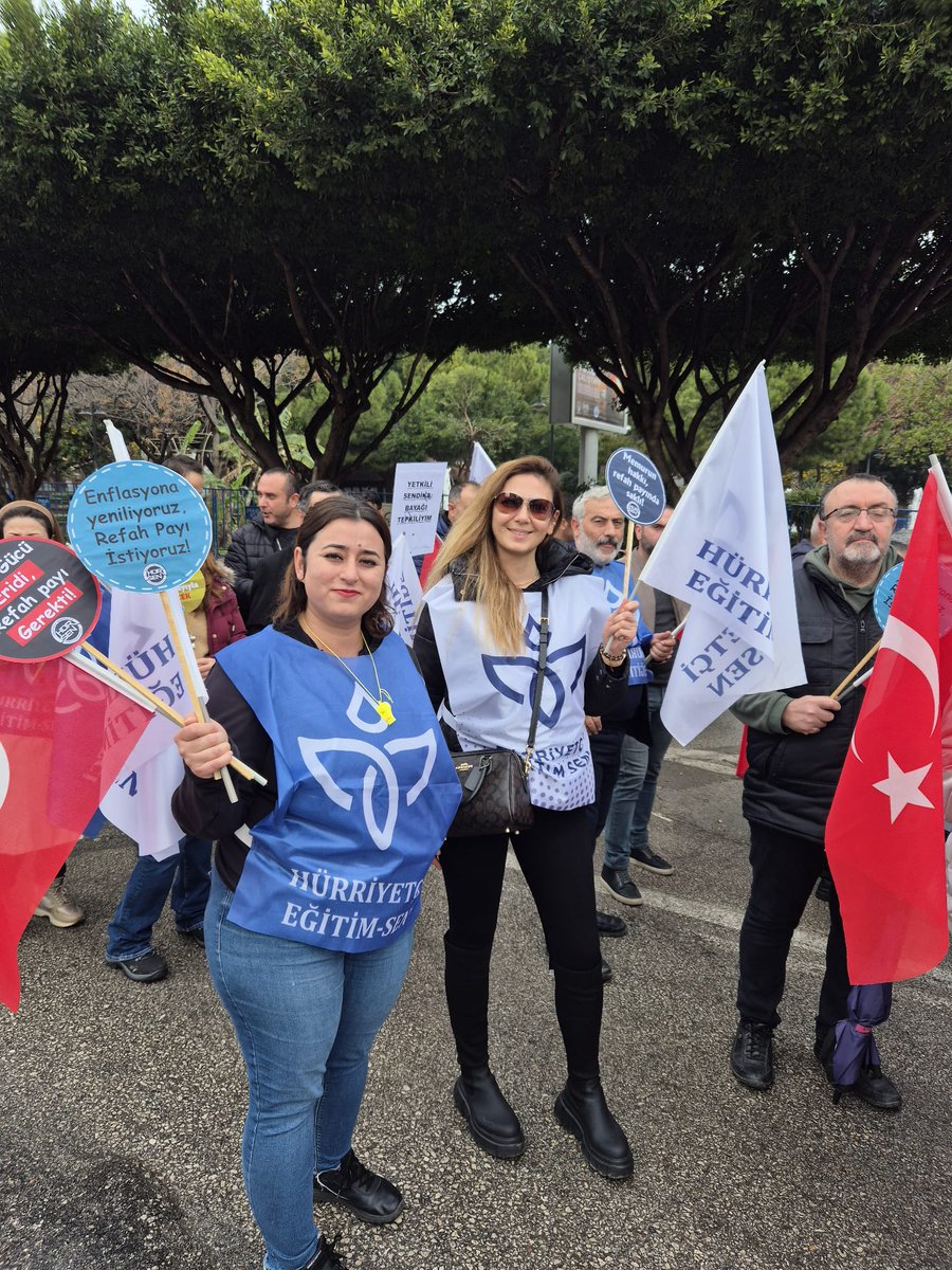 sule_ky's tweet photo. Biz meydanlardaydık peki ya diğerleri???
#13OcakErMeydanı
@HurEgitimSen https://t.co/fjXGRSW1g0