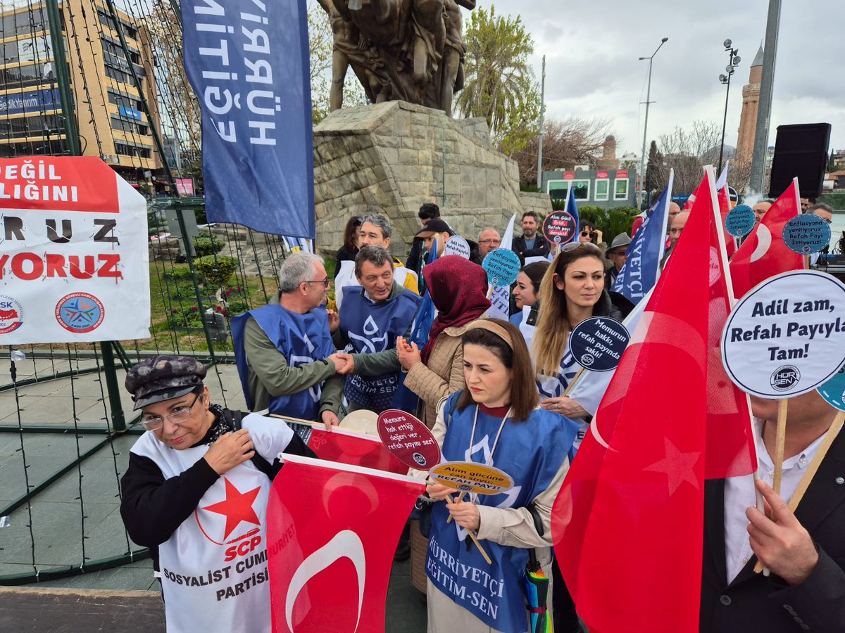 sule_ky's tweet photo. Biz meydanlardaydık peki ya diğerleri???
#13OcakErMeydanı
@HurEgitimSen https://t.co/fjXGRSW1g0