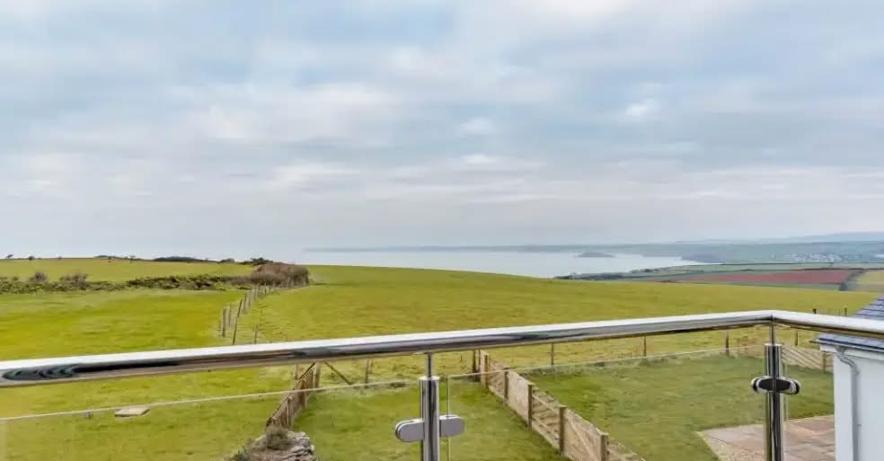 🥰🌟 #SpecialOffer!.. #Lateavailability!!! 🌟🥰 Seven Ocean Reach, Devon, #JanuarySpecialDeal, Was £850, now £699 18% Off. Deal available for stays between 24th January to 31st January