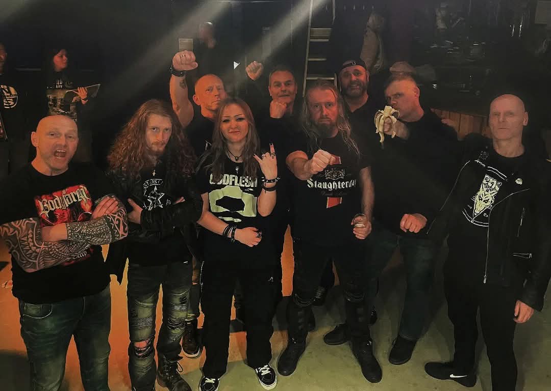 Thanks to everyone who came out to our Emmeloord show.
We had a blast.
Great energy and many cool peoples.
Up next: Elpee, Belgium 

Photos by Gerben Mol , OLTAS  and I forgot the other 2