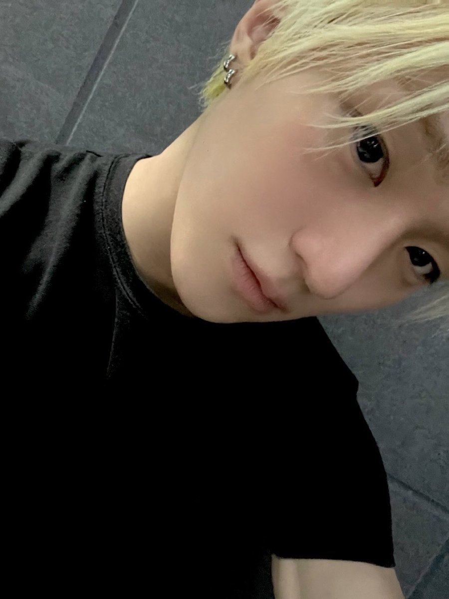 ATBO_members's tweet photo. 연습실🖤
#ATBO #오준석 #OhJunseok #연습실 https://t.co/mP1ZZWUeUe