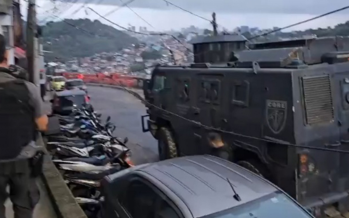 SigaRioAgora's tweet photo. OPERAÃÃO POLICIAL NO FALLET-FOGUETEIRO E PRAZERES, RIO COMPRIDO, ZONA NORTE/CENTRO, RIO DE JANEIRO RJ.
#RiodeJaneiro
#Fallet
#Fogueteiro
#Prazeres https://t.co/GY7LsC81oh