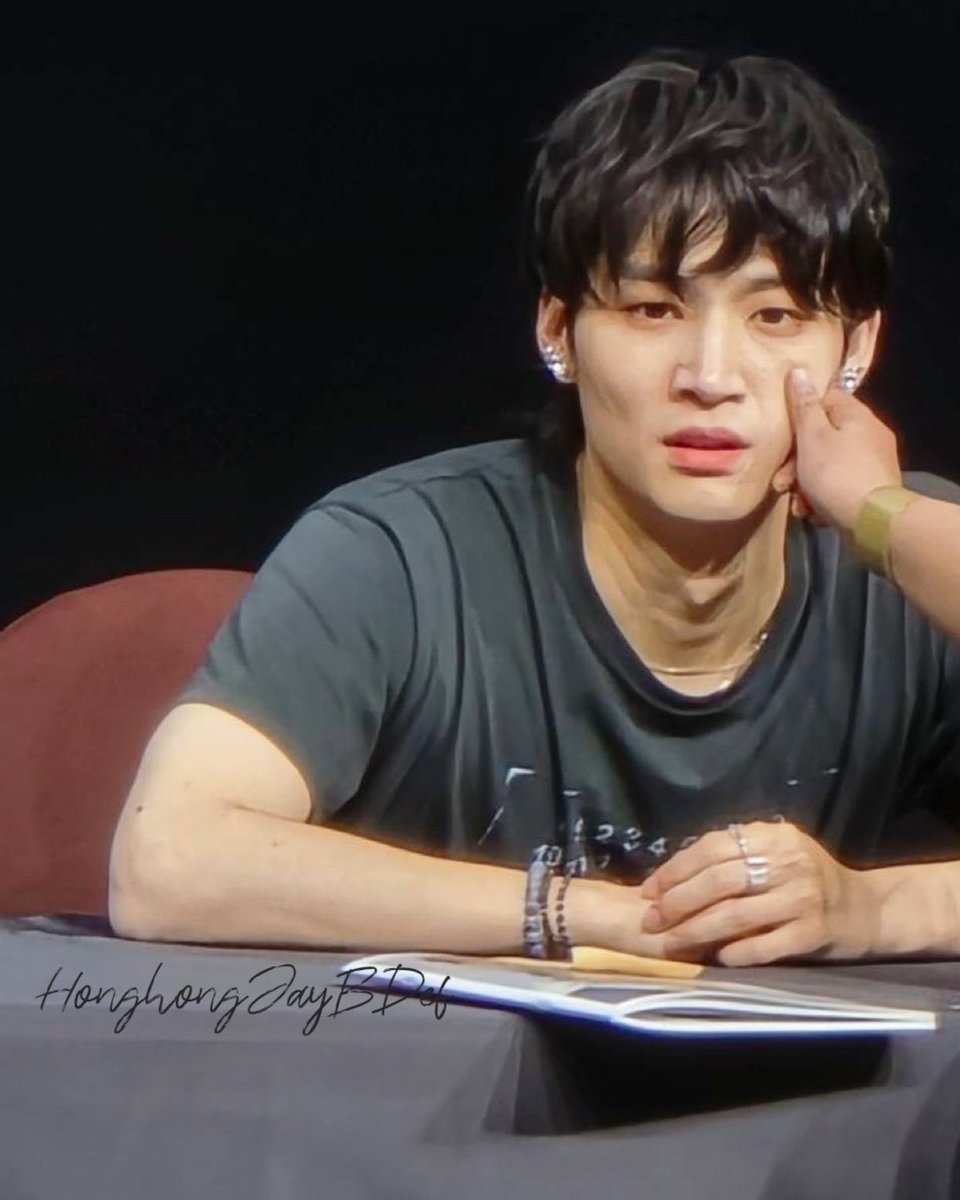 제스,࿊ tweet media