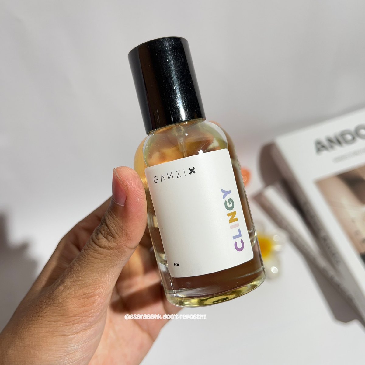 2025 saat nya eksplore parfum lagi🥳 

Another parfum lokal lagi kali ini aku pake parfum Ganzi X Clingy,  
Tipe parfum unisex kombinasi antara floral dan woody 👍😍 

Harganya under 100rb, SPL nya DAR DER DOR #racuninparfum #GanziX #XpresiinDiriLo #MasyarakatWangi