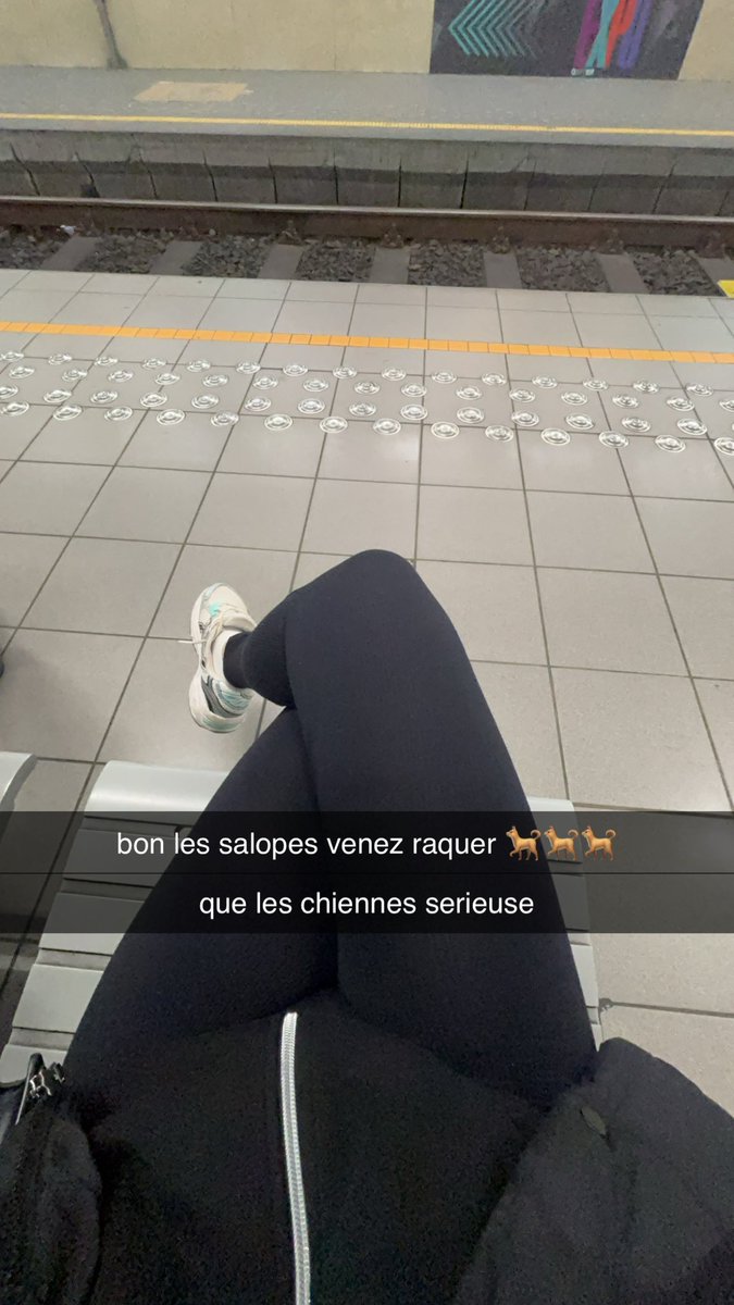 NaiaDomina's tweet photo. #Soumis #SoumisFrance #Feet #Findom https://t.co/RjEtzV7Opy