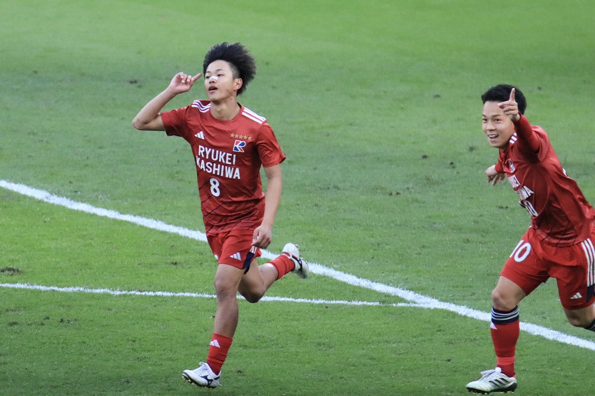 RkuHearts's tweet photo. 決勝
vs.前橋育英高校
1ー1(8ー9)

38期の挑戦は準優勝という結果で終わりました。頂点をめざして共に歩んで来た仲間を誇りに思います。
新たな星を刻むことはできませんでしたが選手共々この2週間の軌跡を一生忘れることはないでしょう。
一緒に戦って頂きありがとうございました！
 
 #RYUKEIHEARTS https://t.co/98l2QLqnLn