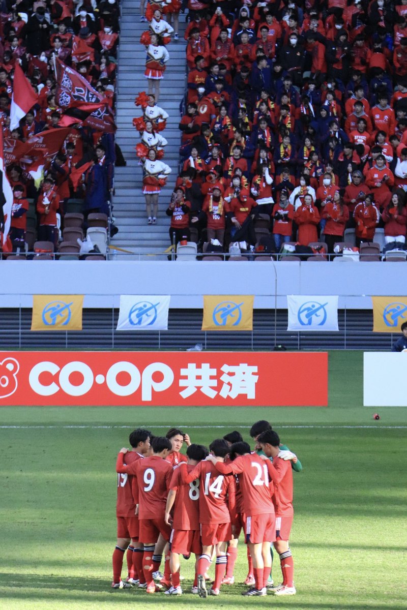 RkuHearts's tweet photo. 決勝
vs.前橋育英高校
1ー1(8ー9)

38期の挑戦は準優勝という結果で終わりました。頂点をめざして共に歩んで来た仲間を誇りに思います。
新たな星を刻むことはできませんでしたが選手共々この2週間の軌跡を一生忘れることはないでしょう。
一緒に戦って頂きありがとうございました！
 
 #RYUKEIHEARTS https://t.co/98l2QLqnLn