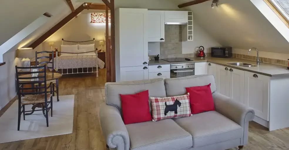 🥰🌟 #SpecialOffer!.. #Lateavailability!!! 🌟🥰 Apple Loft at Twistgates Farm Cottages, Devon, Late Availability Deal, Was £300, now £280 7% Off. Deal available for stays between 3rd February to 7th February
