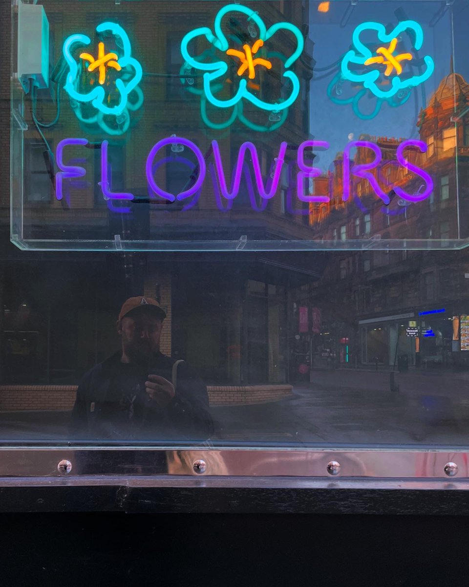 GoldFlakePaint's tweet photo. Brand new GFP zine! https://t.co/W0cV4Ls16S

Brand new zine mix! 

https://t.co/0VLtWUbHq7

Brand new zine megaplaylist!
https://t.co/vuzgEafcMr

Thanks for all your kind words and orders over the weekend. Feels really really nice. Proud of this one. https://t.co/AaTVJeAOnj