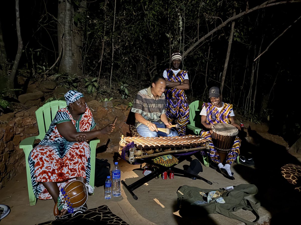Amazing visit to Tacugama Sanctuary in the hills of Freetown (Western Area) seeing first-hand the conservation work -environment and chimpanzees. Beautiful forest treks and lodges- and an evening of local food and music 🪘🎶 tacugama.com 🇸🇱