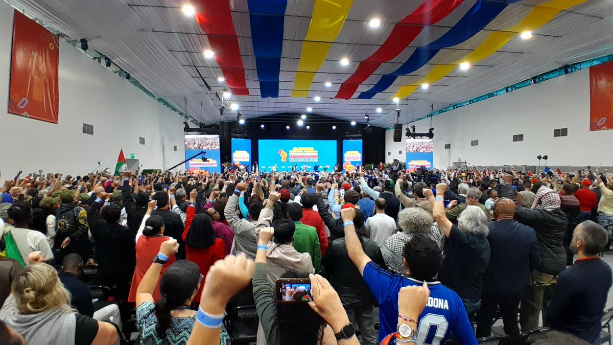 Con puños en alto, los delegados del Festival Mundial Antifascista POR UN MUNDO MEJOR, reafirmaron ante el presidente <a href="/NicolasMaduro/">Nicolás Maduro</a>, el compromiso de una lucha internacional articulada para frenar el avance del fascismo.
.
.
#Cuba
#CubaConVenezuela 
#Matanzas