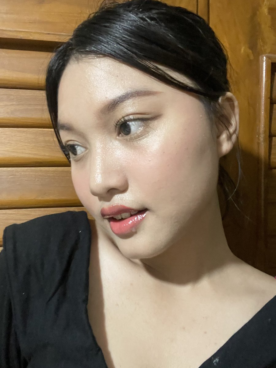 love my blush so muchhh <333 

padahal blushnya cuman 50rban 😀👋