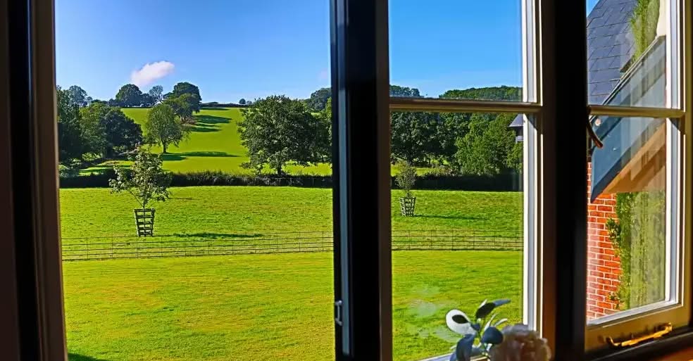 🥰🌟 #SpecialOffer!.. #Lateavailability!!! 🌟🥰 Luxury House, 5* Gold rated,sleeps 10+1 with a large garden, downstairs bedroom and wet room, and a shared games room, Herefordshire, Was £1400, now £1260 10% Off. Deal available for stays between 27th January to 31st January