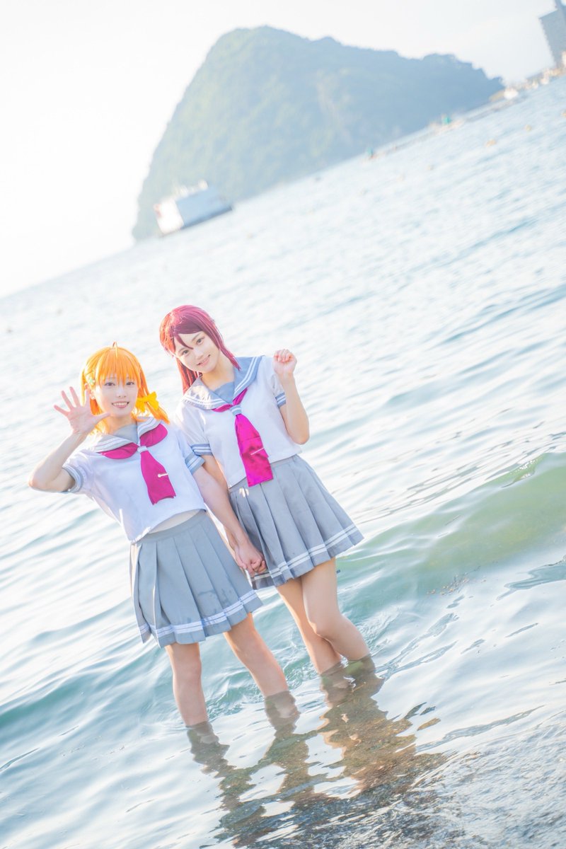 hutonn_nukunuku's tweet photo. cosplay / LoveLive! Sunshine!! 
高海千歌 &amp; 桜内梨子

－　内浦の海　－

photo @natsuki_dooge https://t.co/ecn0gVnLrU