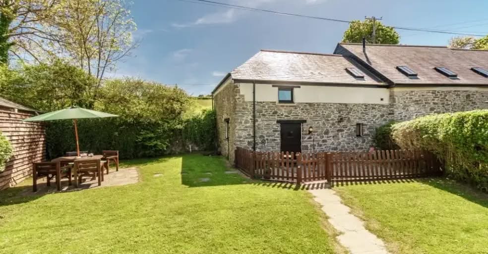 🥰🌟 #SpecialOffer!.. #LASTMINUTE!!! 🌟🥰 Buttercup Cottage, Bolberry Farm Cottages, Devon, #JanuarySpecialDeal, Was £740, now £590 20% Off. Deal available for stays between 20th January to 27th January