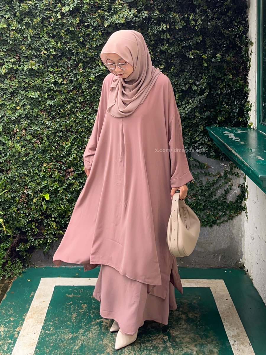 YANG UDAH MULAI NYARI REFERENSI BAJU LEBARAN PLS LIRIK TUNIK SET INI DEH GUYS😭💗

Bahannya adem &amp; super lembut! Modelnya simpel, timelesss. Jadi bakal kepake bgt buat hari raya atau kajian🫶