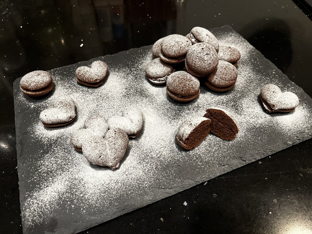 natsuki_sweets_'s tweet photo. パティシエによる【イタリア伝統菓子ネロの作り方】How to cook traditional Italian sweets "Nero". https://t.co/OWOKzwzRk9 @YouTubeより

YouTube載せました！ https://t.co/5EeoJs797q