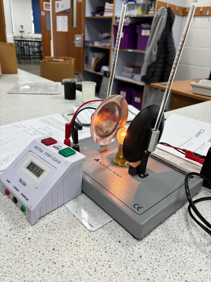 PATKingsSchool's tweet photo. 11Y2 are investigating infrared radiation. Excellent practical skills! #Science #PracticalLesson #BeKings https://t.co/J638EVhn8Z