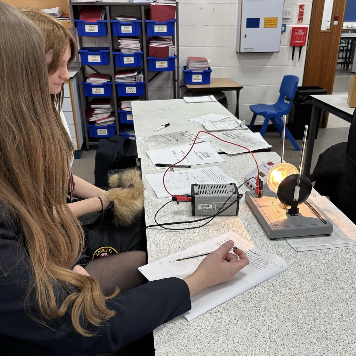 PATKingsSchool's tweet photo. 11Y2 are investigating infrared radiation. Excellent practical skills! #Science #PracticalLesson #BeKings https://t.co/J638EVhn8Z