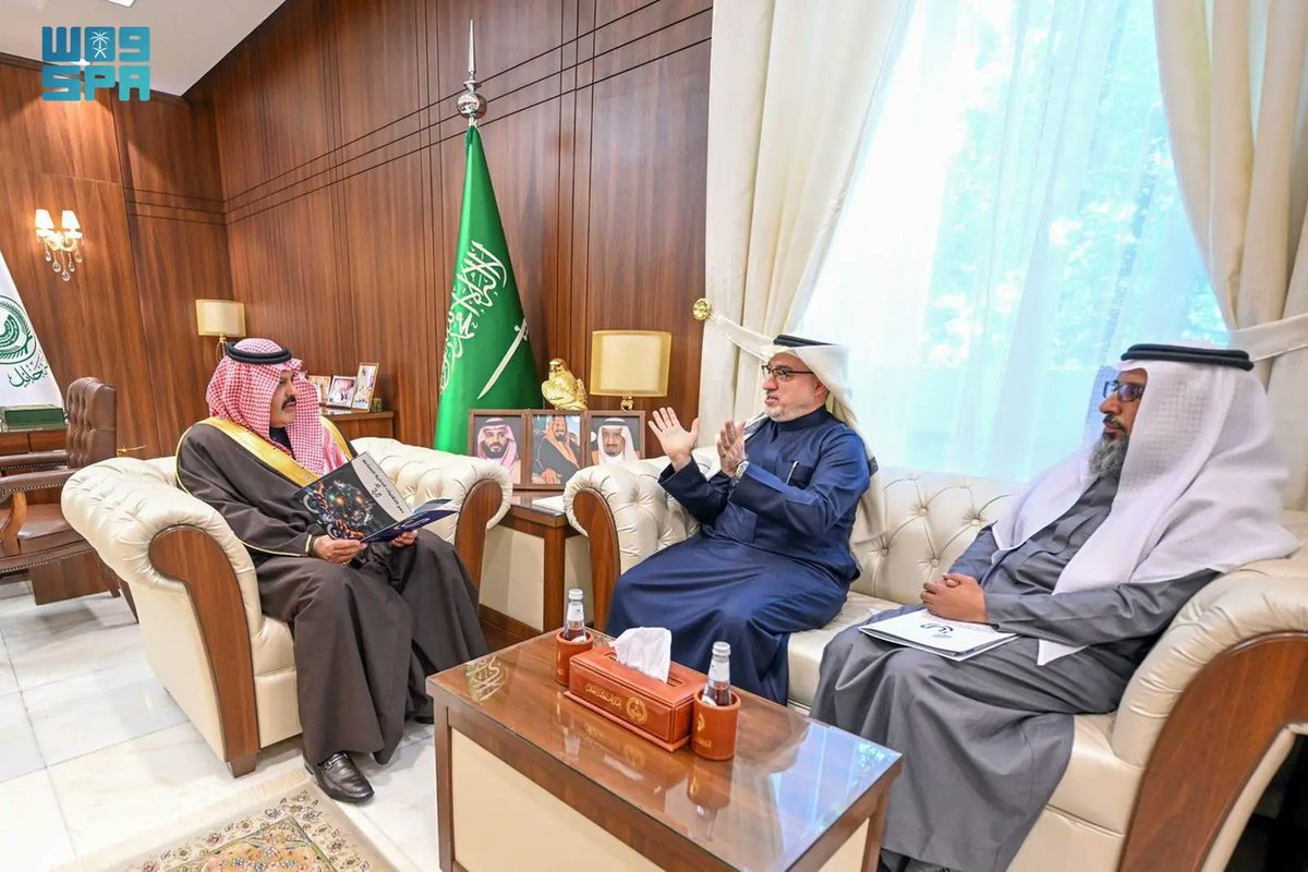 SPAregions's tweet photo. أمير منطقة حائل يستقبل الرئيس التنفيذي لشركة دمج التقنيات الذكية للصناعة.
https://t.co/n7e0XR07RM
#واس_عام https://t.co/2Ak2GiCpAJ