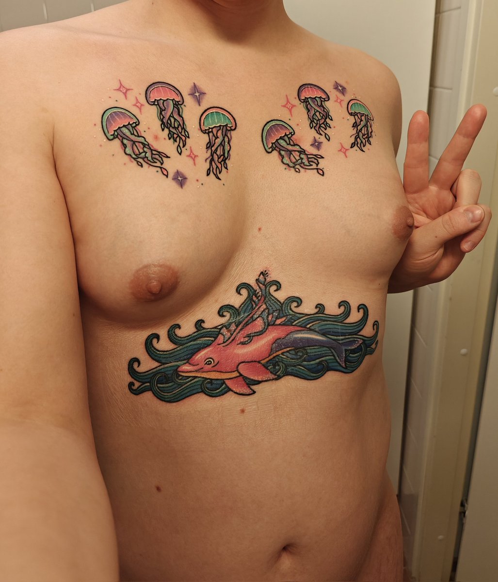 AuneusCutie's tweet photo. Love my new tats ✌️
Both still healing though ❤️‍🩹 https://t.co/jrnbKtWfVr