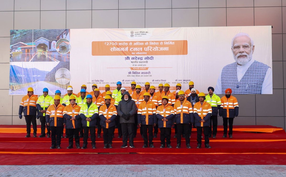 प्रधानमंत्री श्री <a href="/narendramodi/">Narendra Modi</a> ने आज सोनमर्ग, जम्मू-कश्मीर में सोनमर्ग सुरंग परियोजना का उद्घाटन एवं अवलोकन किया। #KashmirOnTheRise