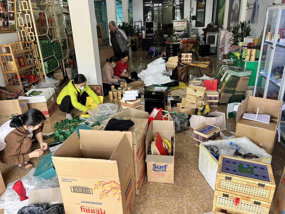 1 năm không biết mình kiếm được bao nhiêu tiền cả nhưng chắc chắn mình đã giúp được rất nhiều người có thêm việc làm và thêm thu nhập. Từ bà con nông dân trên vườn, đến công nhân trong xưởng và đến các bạn sinh viên ở kho...
Happy❤️☘️