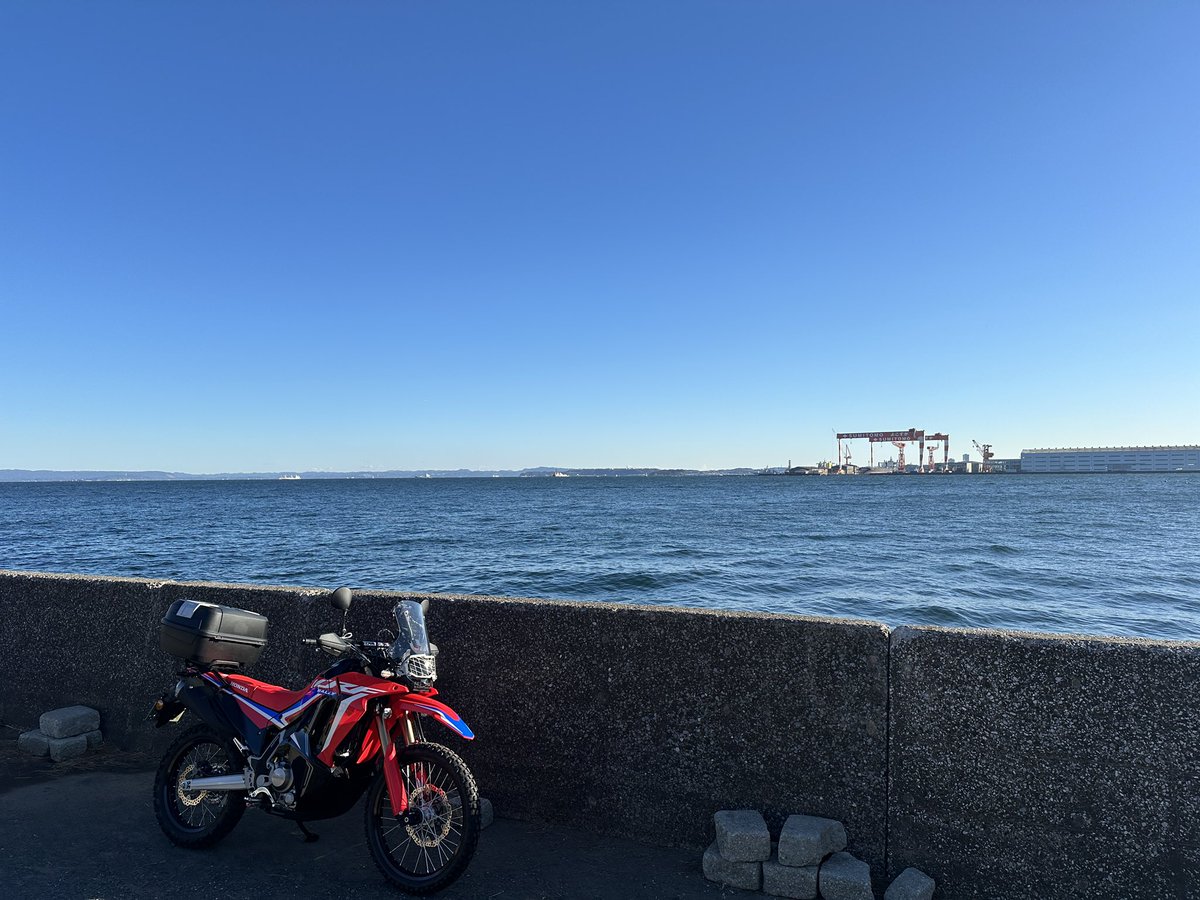 s_taroo's tweet photo. 今日は #CRF250Rally の初回点検へ🛠️ 
1ヶ月点検といえど20日で1,550kmも走っちゃったのでオイルは少し贅沢してG3にエレメントも交換、チェンも初期伸びを調整してもらいスッキリ✨

待ち時間で #CB650 のeクラッチを試乗しましたが楽しいですねコレ！ https://t.co/OzBKQDrEhW