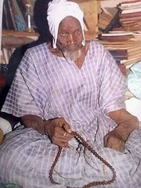 RakaFatima's tweet photo. Ba kowa ne yake daukar wa iyayensa fansa ba, sai wanda yasan darajarsu da kimarsu, Allah yasa mu zama ya’ya nagari masu kare mutuncinsu har bayan ranmu. https://t.co/hej7Mtkufv