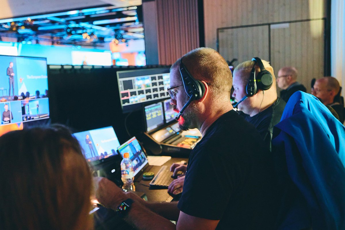 🎉 Uusi vuosi, uudet tapahtumat! Vuosi 2025 on käynnissä, ja meidän kalenterimme täyttyy innovatiivisista hybridi- ja online-tapahtumista. Nähdään tapahtumissa! ✨

📸: Krister Majander

#FlikHelsinki #Hybriditapahtumat #Onlinetapahtumat