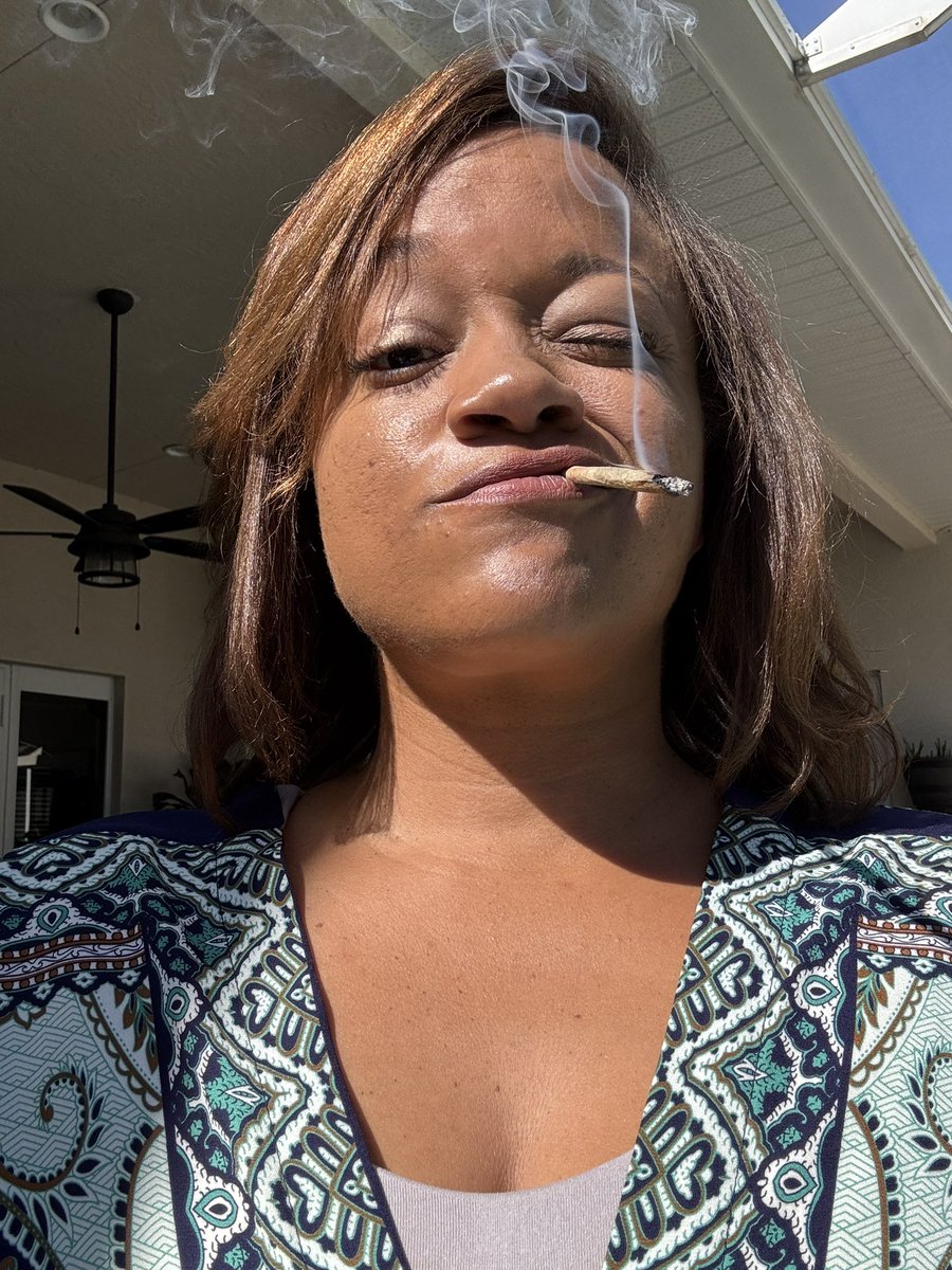 flmmjchef's tweet photo. Just call me Popeye because I stay with the spinach hanging from the side of my mouth #spinach #WeedLovers #weedtwitter #cannamom #florida #stonergirl #stoned #cannafam #joint #rawknroll #jungleboys #flmmj #weed #Trending https://t.co/HfQRfwgwIh