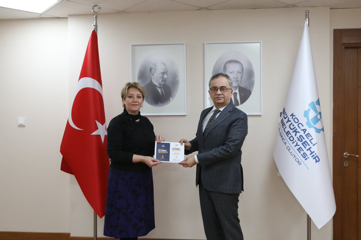 Yasemin Özdemir 🇹🇷🇹🇷🇹🇷 (@yyaseminozdemir) on Twitter photo 📍#Kocaeli
<a href="/Akparti/">AK Parti</a> Kocaeli İl Kadın Kolları 7.Olağan Kongremiz öncesi <a href="/kocaelibld/">Kocaeli Büyükşehir</a> Genel Sekreterimiz Sayın Dr.Hayri Baraçlı’yı ziyaret edip,kongremize davet ettik.
Canla başla,ilk günkü heyecanla;
#DurmakYokYolaDevam …
#KadınlarlaBüyükTürkiyeYolunda
<a href="/aysekesir/">Ayşe Keşir 🇹🇷🇹🇷🇹🇷</a>
<a href="/AKKADINGM/">AK Parti Kadın Kolları</a> 📍#Kocaeli
<a href="/Akparti/">AK Parti</a> Kocaeli İl Kadın Kolları 7.Olağan Kongremiz öncesi <a href="/kocaelibld/">Kocaeli Büyükşehir</a> Genel Sekreterimiz Sayın Dr.Hayri Baraçlı’yı ziyaret edip,kongremize davet ettik.
Canla başla,ilk günkü heyecanla;
#DurmakYokYolaDevam …
#KadınlarlaBüyükTürkiyeYolunda
<a href="/aysekesir/">Ayşe Keşir 🇹🇷🇹🇷🇹🇷</a>
<a href="/AKKADINGM/">AK Parti Kadın Kolları</a>