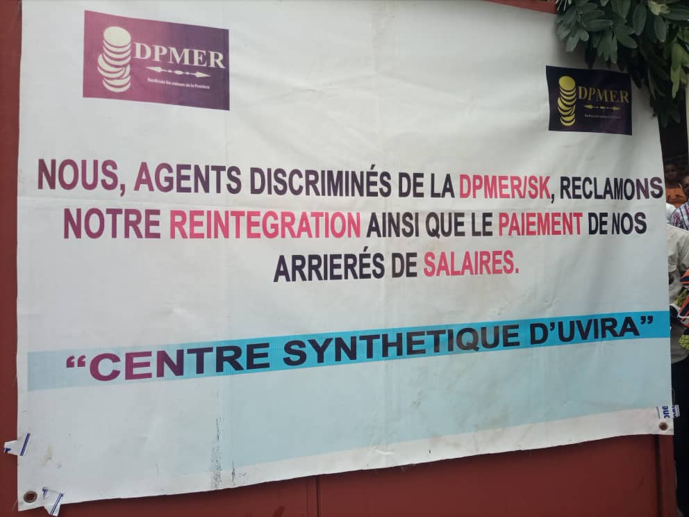 acprdcongo's tweet photo. #RDC: Un sit-in a été organisé lundi, devant le bureau de liaison de la Direction provinciale de mobilisation et encadrement des recettes (#DPMER) d’Uvira, ville de la province du Sud-Kivu, dans l’est de la République démocratique du Congo, pour réclamer le paiement de 7 mois d’arriérés des agents suspendus, a constaté l’ACP.
Découvrez d'autres informations sur notre site web :https://t.co/tGEWJ2Bgzn