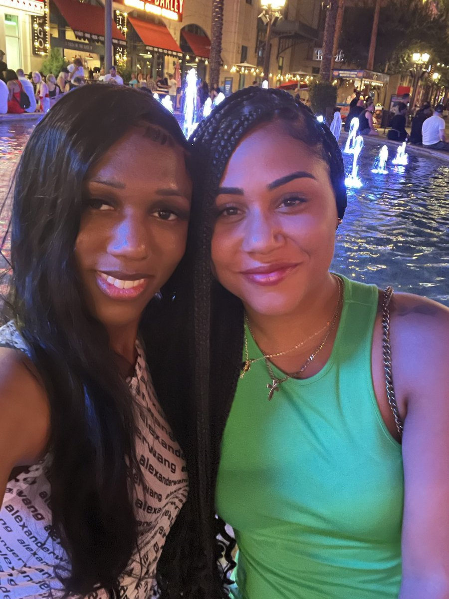 taviaamichelle's tweet photo. SIP my bestie girl , i love you 4 life 🙏💔 https://t.co/YR4Har9HJ1