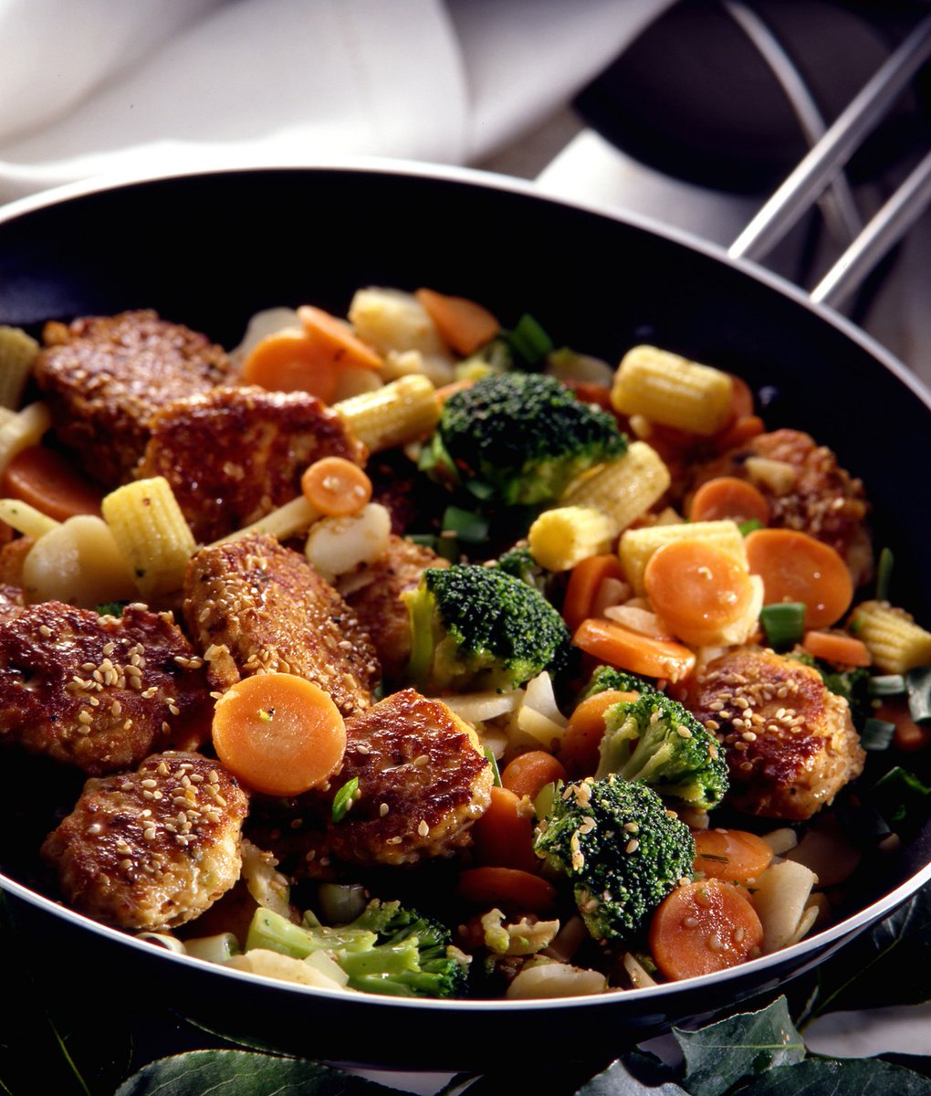 Hyvinvointia, iloa ja inspiraatiota – mm. näitä teemoja tarjoavat vuoden 2025 ruokatrendit! Ruoka on nyt enemmän kuin energianlähde: monipuolinen ravinto tukee jaksamista, ja ruoalla voi myös hemmotella itseään ja tehdä ruokahetkestä elämyksen.

#SuomalaistaLihaa #HyvääLihasta