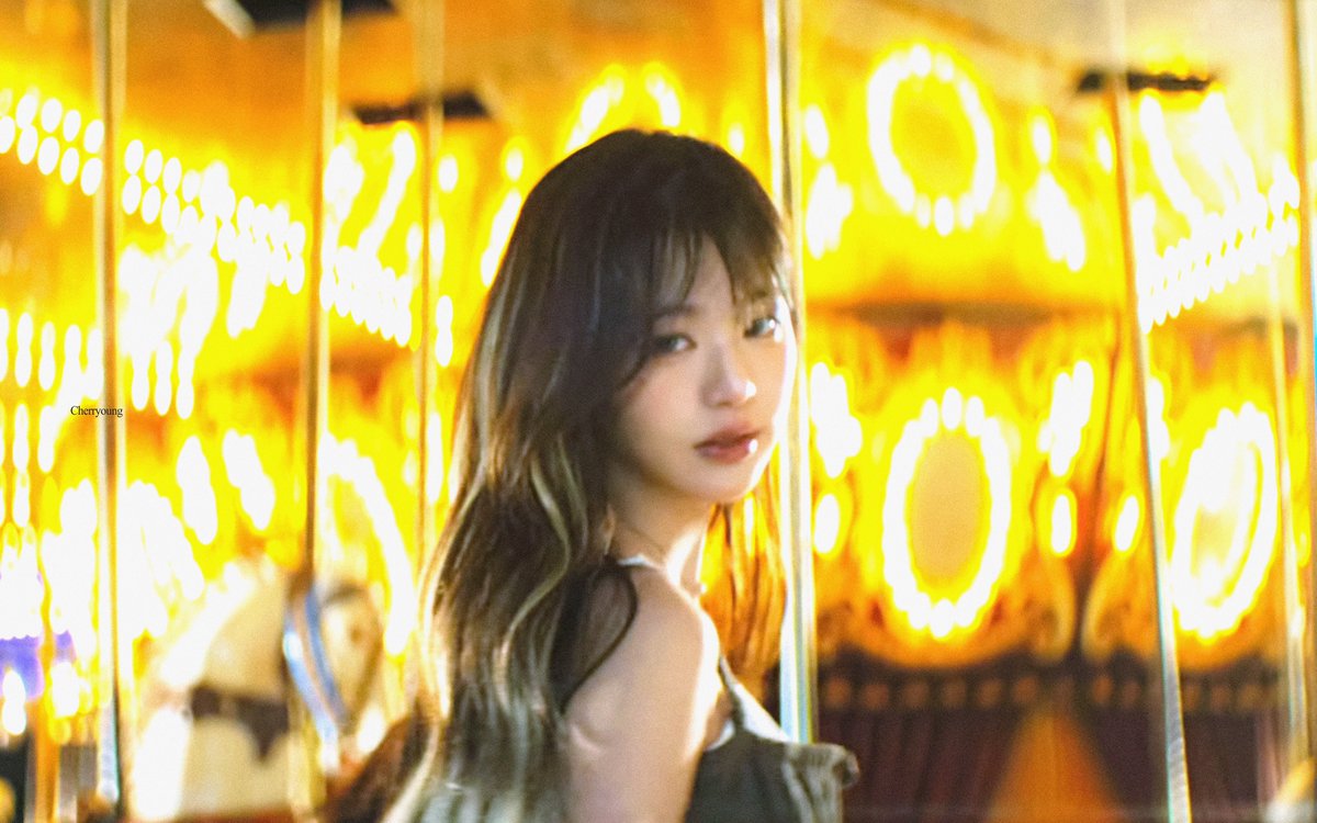 Cherryoung_wy's tweet photo. 🍾🥂 #장원영 https://t.co/gFkSmtoqzb