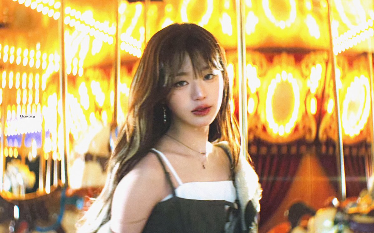 Cherryoung_wy's tweet photo. 🍾🥂 #장원영 https://t.co/gFkSmtoqzb