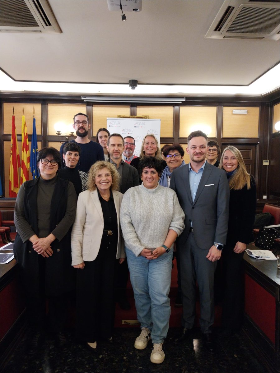 aiguesbcnclient's tweet image. El #ProgramaONA és una iniciativa conjunta amb
@CreuRojaCAT per millorar l’ocupabilitat de persones en situació de vulnerabilitat.  

Avui ens reunim amb @MireiaG_S, alcaldessa d’@scgramanet, per analitzar l’impacte del projecte en el municipi.