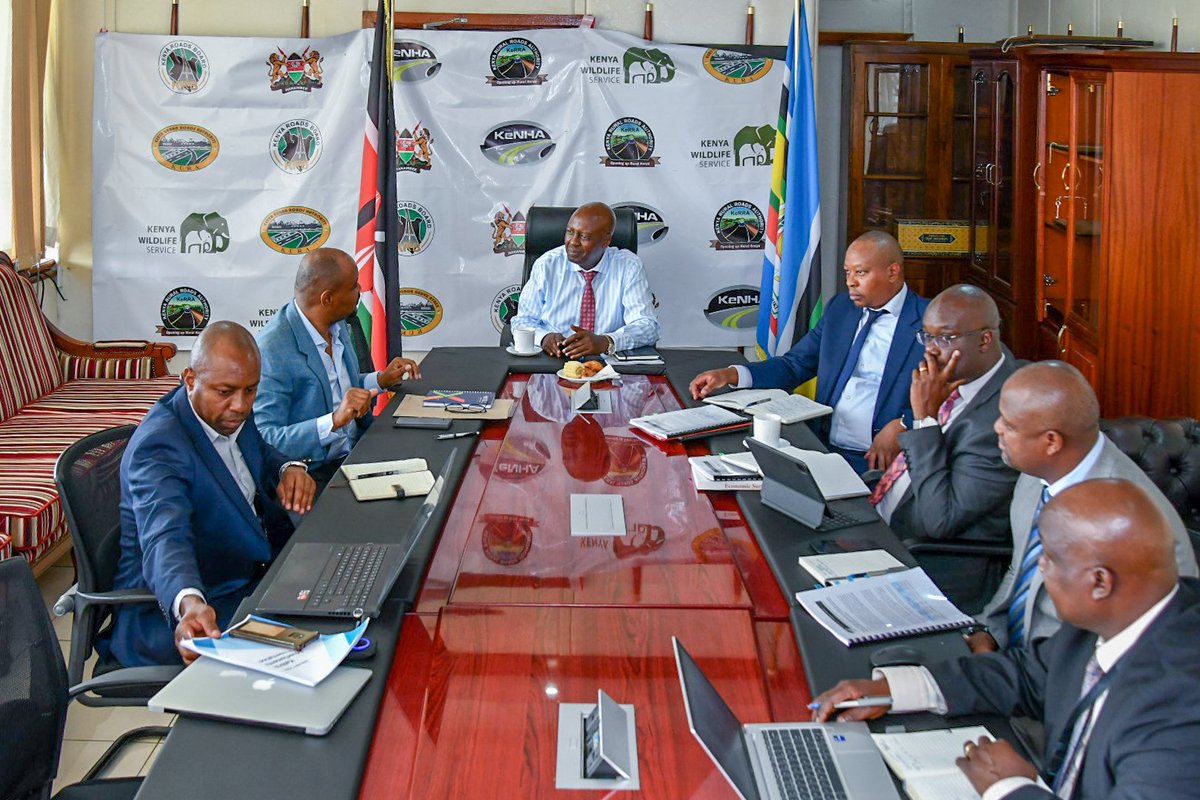1/4 The Principal Secretary for Roads Eng Joseph Mbugua today met with officials of the Roads and Civil Engineering Contractors Association @RACECO_ke  to discuss the allocation of Road Maintenance Fuel Levy (RMFL)road projects by the Kenya National Highways Authority <a href="/KeNHAKenya/">Kenya National Highways Authority (KeNHA)</a>
