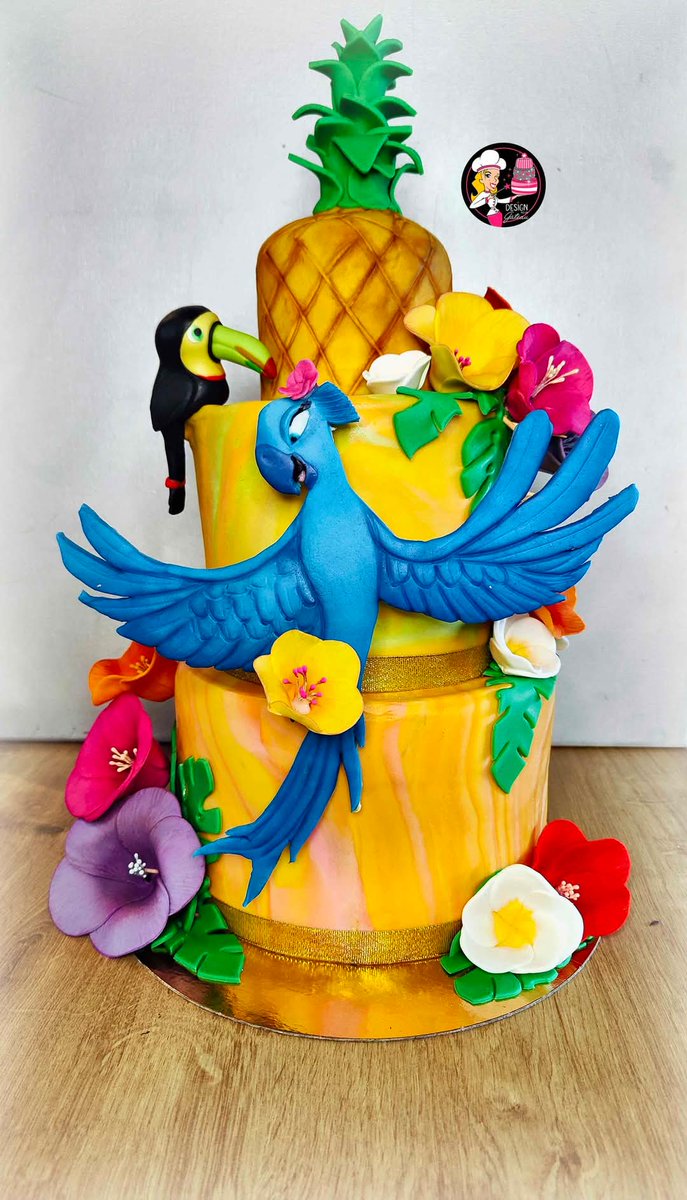 CakeDesignSB's tweet photo. Anniversaire sooo Tropical, do Brazil, haut en couleur avec modelages 2 et  D, et ses fleurs tropicales chatoyantes en pâte à sucre

On adore!!!

#designmoiungateau #bresil #tropical   #gateauatheme #gateauanniversaire #anniversaire #cupcakes #gateauunique #gateausurmesure # https://t.co/PifWI6nIDe
