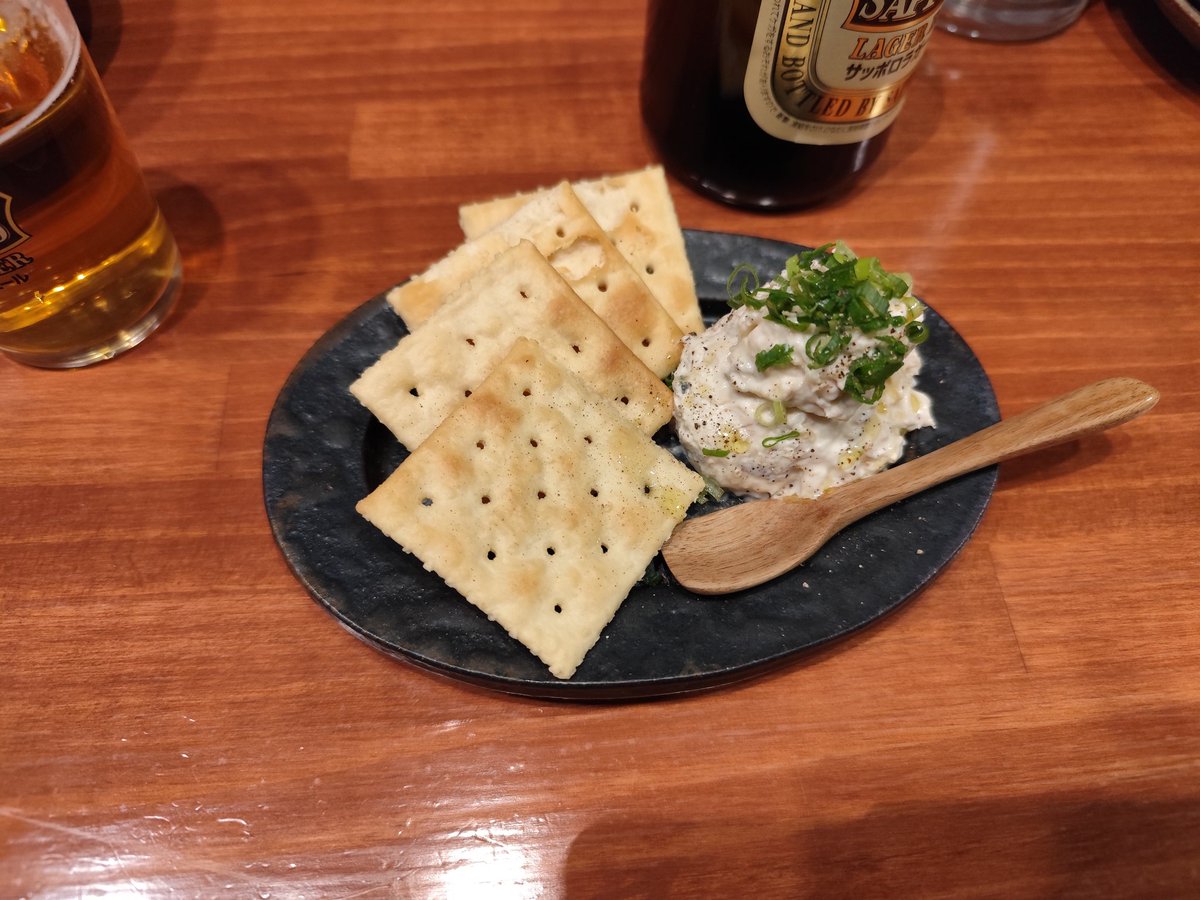 naniwa_harupy's tweet photo. 天満 スタンド流転
流転のネギま・なめろう・ニラ玉のお浸し・ソラチの生ビール
ネギまは鴨のコンヒィにネギソースに白髪ネギを盛ってます。
なめろうは焼サバとマスカルポーネを合わしたヤツ
ニラ玉は見た通りのニラのお浸し生卵乗っけ
捻ったメニューにごっちゃんし！ https://t.co/eVInPwofjE