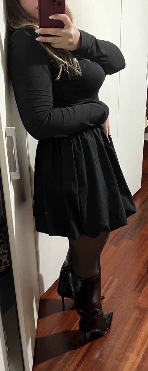 Sabato sera a cena con degli amici, ovviamente inutile dire che tutti gli occhi erano su di me. Buon inizio settimana😈

Findom moneyslave moneymistress financialdomination finsub paypig