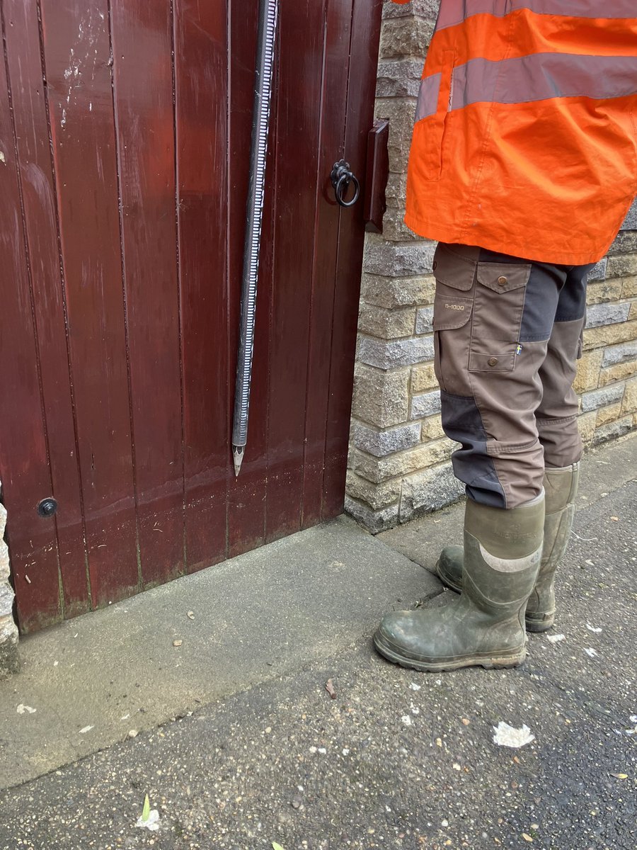 AntPritchard_SG's tweet photo. Out on site today, making up a team of two, to record peak flood level evidence for the @EnvAgency across Leicestershire. 
This information supports improved flood modelling and management. 
#surveyandmapping https://t.co/YnTNl7Lhqg