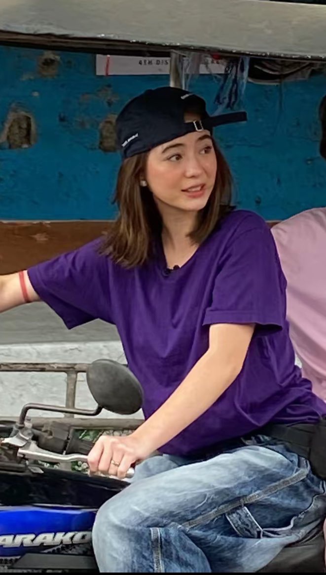 jmfyangsolace's tweet photo. i remember jm saying “sa likod ng maamo niyang mukha doon mo makikita ang mga bagay na kadalasan mo lang nakikita sa mga lalaki” — he's freaking real for that; fyang is a type of a girl that can do a lot of things, kaya hindi malabo mapahamal ka sa babaeng 'to. 

FYANG MV TEASER https://t.co/POKIiWaqnI