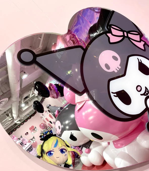 あの時プリマジがサンリオコラボをやっていなかったら、プリズムストーンに行かなかったかもしれない。みるれもがメロクロだったから、グッズを買わねば!という気持ちになったんだよ。そこからだよ、歯止めが効かなくなってしまったのはメロクロちゃん、ありがとう 