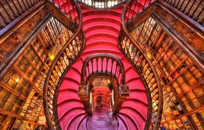 #Porto #VisitPorto #Portugal #Lello #bookstore #books 🇵🇹📚🔖  The iconic Lello Bookstore, one of the most beautiful bookstores in the world, is celebrating today, January 13th, its 119th Anniversary! 🎂🎇 livrarialello.pt