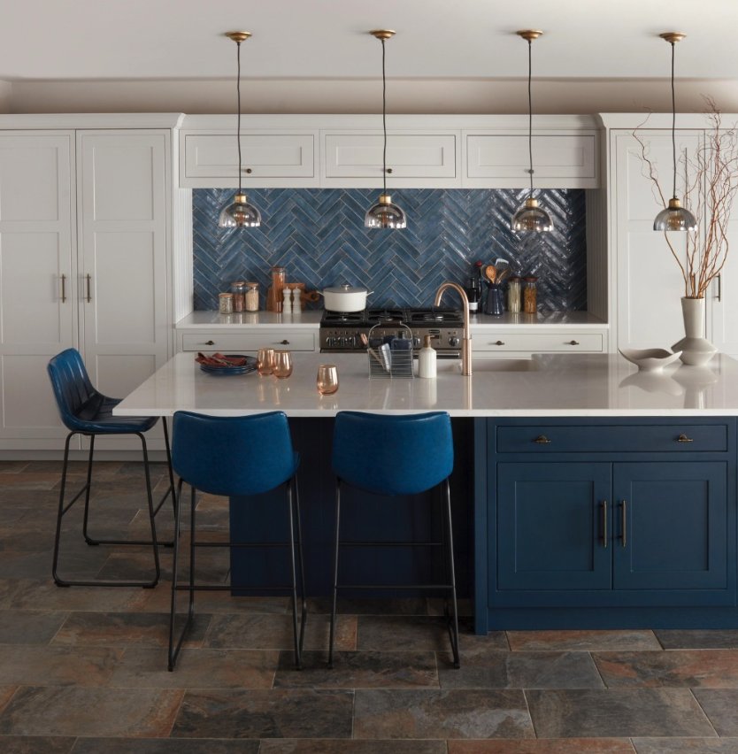 Grays_Norwich's tweet image. A two-tone kitchen provides the opportunity to highlight features while adding depth and dimension to your space.

Visit Grays Fitted Furniture: 🖥️ bit.ly/45dFcLF 

#kitchencolours #kitchencolourscheme #twotonekitchen #kitchendesign  #kitchensnorwich #kitchensnorfolk